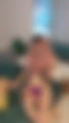 Jugando con todos mis juguetes favoritos.