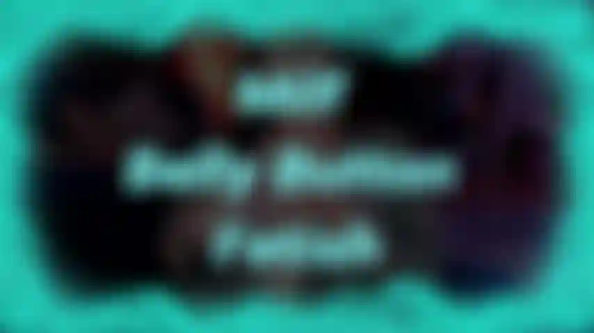 Fetiche del ombligo de milf. ¿Alguna vez has querido entrar para ver más de cerca mi ombligo? Entonces este es el video para ti. Hasta me lamo el dedo y me lo meto en el ombligo y lo muevo para que veas el escupitajo reluciente.