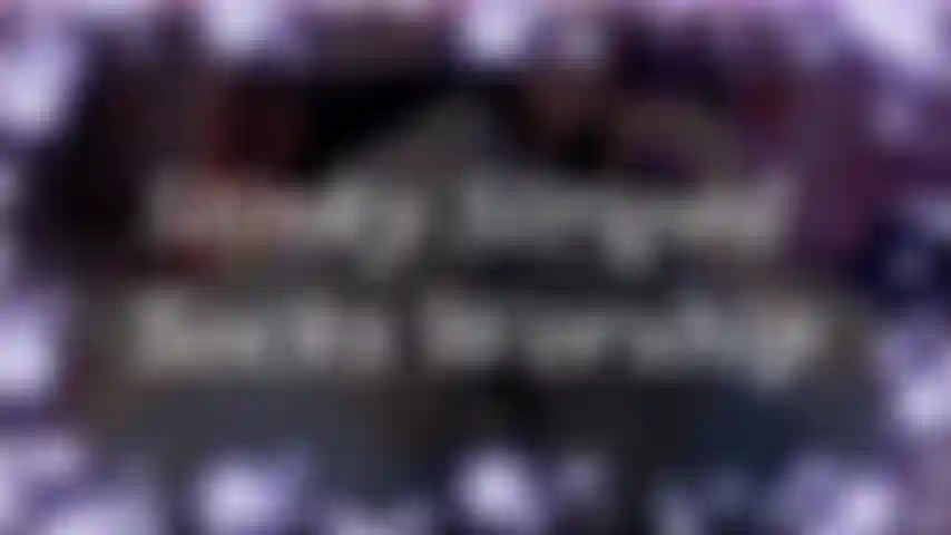 Adoro los calcetines apestosos a rayas. Compruébalo: me acabo de quitar los zapatos y ahora estos calcetines apestosos, apestosos, se abren camino hasta tu nariz. Huele! Huele más fuerte que eso. Eso es, pervertidos de pies. Huele!