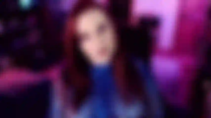 Pov no tiene salida. Realmente no pensaste que ibas a salir de esta habitación, ¿verdad? No, tú no lo eres. No hay salida a estas cosquillas agresivas que te voy a dar. Empiezo alto y bajo. No eres lo suficientemente fuerte para alejarte de mí.