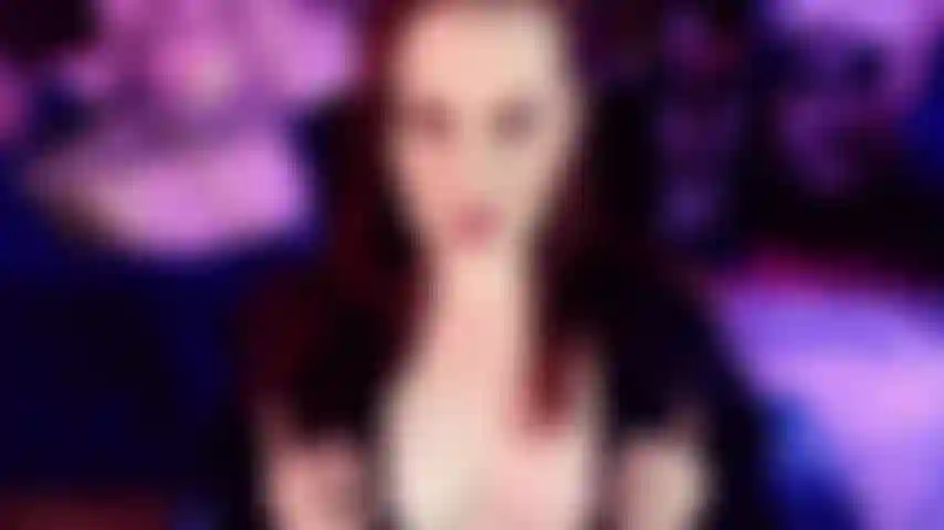 Un pequeño tormento. Sí, necesitas un buen combustible. Queremos echar gasolina a ese fuego, ¿no? Has estado avanzando durante 80 mil años. No hay ninguna mujer en tu vida a la que le guste esto. Soy solo yo. Me gusta que seas débil por mí.