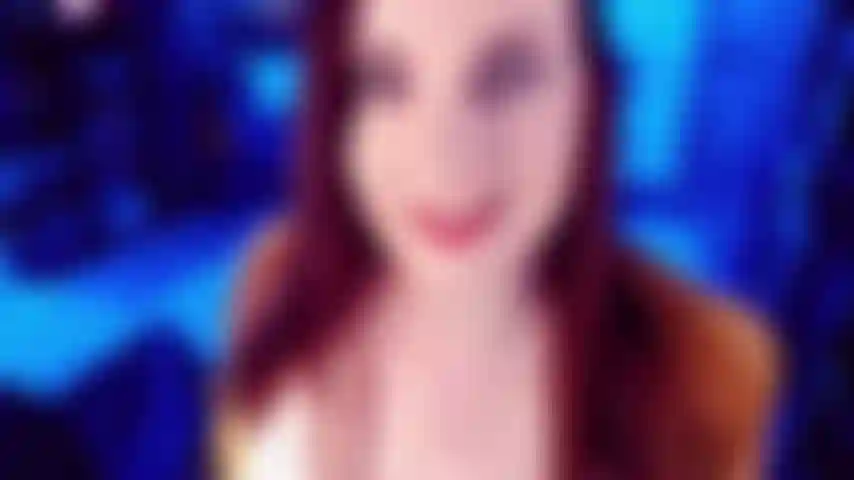 Buscando bragas moradas. Lista para un divertido espectáculo dorado. Después de erizarme con un par de provocadores en mi chat gratuito, nos vamos al espectáculo donde disfrutamos de mis bragas favoritas de satén con un poco de encaje suave. ¡ Haciendo twerking y provocando!