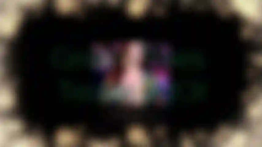 Los dedos de los pies verdes se burlan y se divierten. Me siento tropical. Llevo un vestido verde muy escotado que combina perfectamente con las uñas verdes de mis pies. Si eres fanática de las elecciones de esmaltes salvajes, esta es una colección imprescindible para tu colección. ¡Hay tetas y coño en este clip!