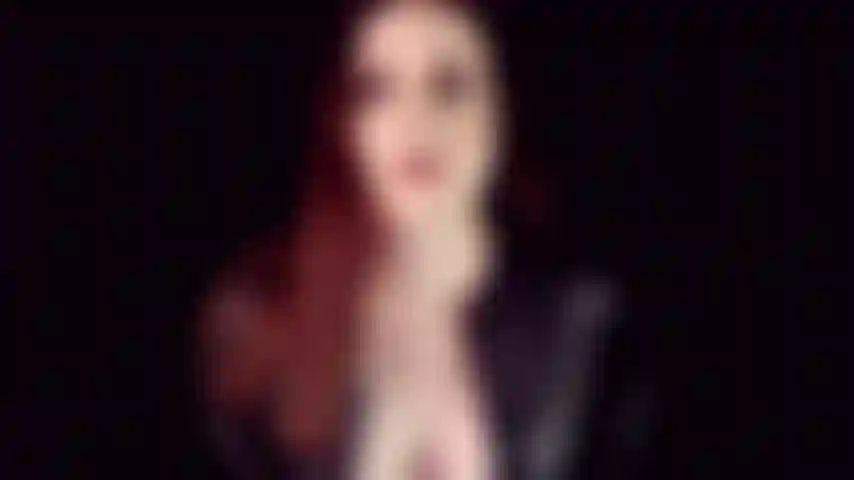 Te lo doy cei: este clip es un poco diferente. Has sido un chico tan bueno que te haré una paja virtual y te alimentaré con tu semen. Tan dulce, tan seductora controlando tu polla y tu orgasmo con una cuenta atrás de semen.