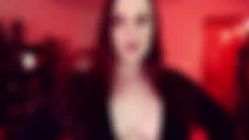 Joi para las cabezas de bragas. ¿Alguna vez te has masturbado con un par de bragas en la cabeza? La entrepierna preferiblemente sucia hasta la nariz apretada muy bien y apretada. ¿Quizás con unas braguitas tan sexys como estas braguitas de raso?