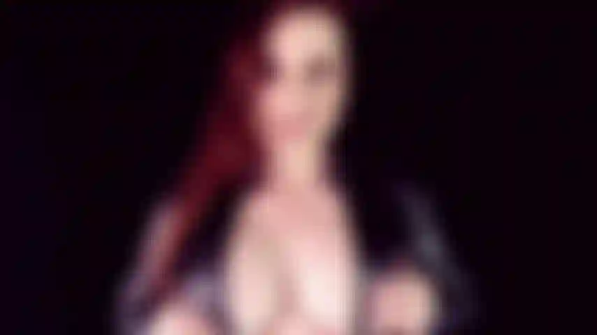 No te pones duro con ella, es verdad, ¿no? Soy la chica de ensueño perfecta que te seduce para que me acaricies en medio de la noche.