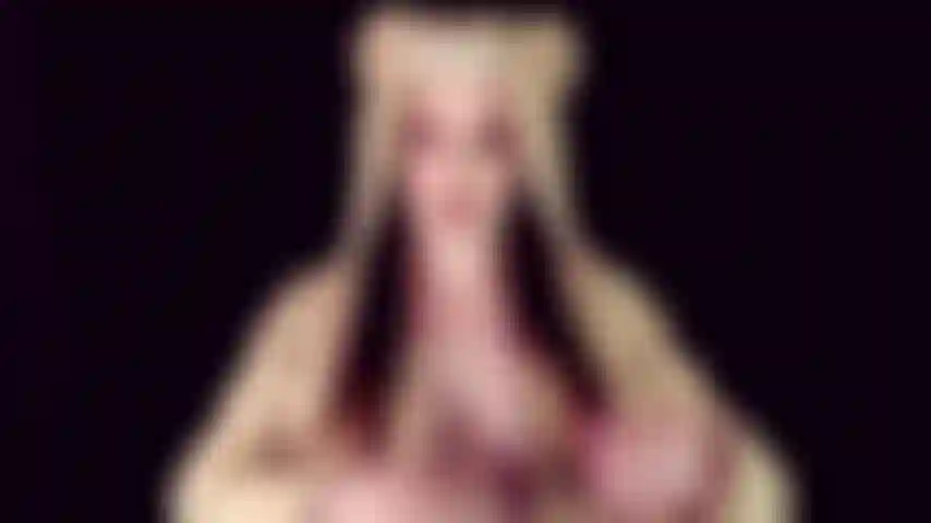 Compañeros de eructos, ¿por qué no lo dejamos todo al aire? Podemos ser compañeros de eructos después de todo. Soy mujer, pasando el rato en pijamas, dejando que todos esos eructos salgan. He estado bastante eructando esta noche. ¿Y tú? Me encanta usar mi lindo traje de oso porque no me restringe.