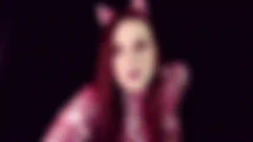 Catgirl te calza: un pequeño juego de rol en el que mis amigas y yo te tomamos como rehén por denunciar nuestras travesuras. Te pillamos en una fiesta de disfraces para enseñarte quiénes son los verdaderos jefes del colegio.