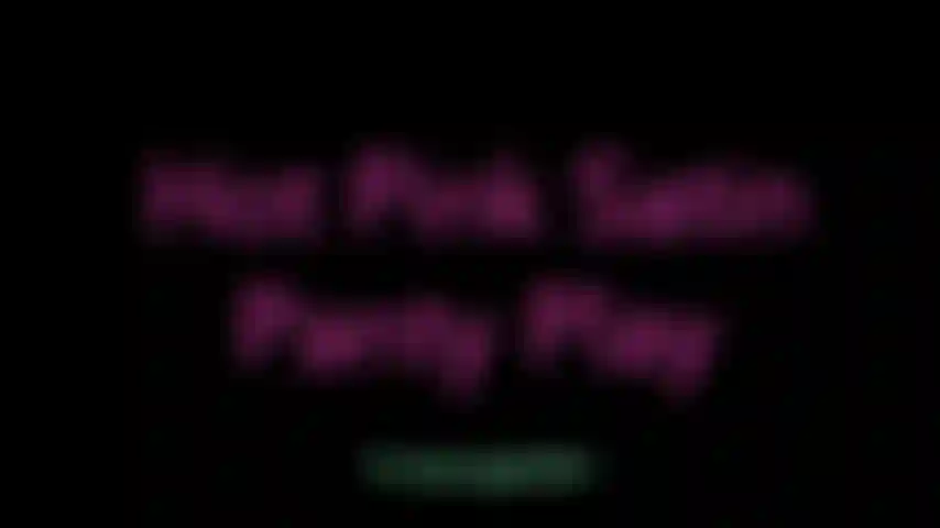 Juego de bragas de satén rosa intenso. Oooh, sé *justo* lo que necesitas. ¿Qué tal un poco de acción y provocación? Esto podría dar en el clavo hoy. Modelo y me toco dentro y fuera de ellos. Entonces haz una cuenta regresiva de semen para que podamos convertirlos en tu trapo de esperma!