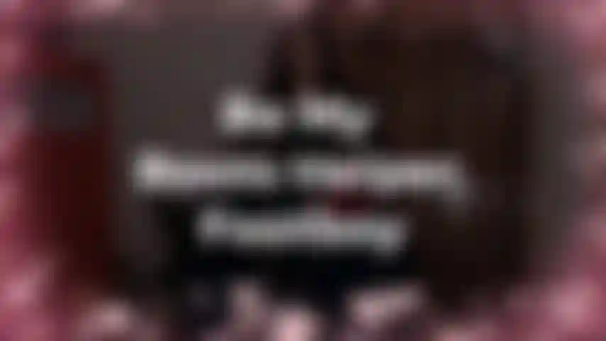 Adoración por las botas hasta el muslo. Hoy es tu día de suerte, lacayo porque puedes ayudarme a quitarme mis botas y medias de cuero negro hasta el muslo. Todos están calientes y sudorosos y puedes olerlos a todos!