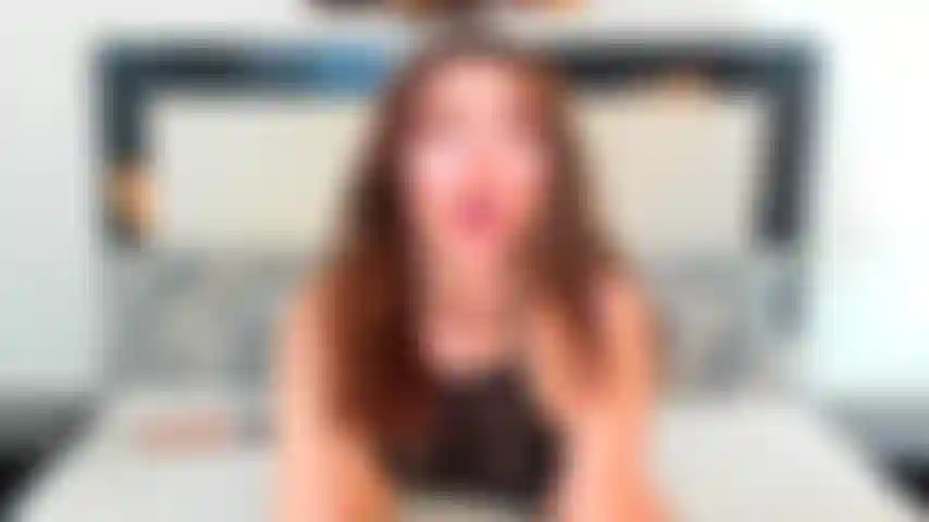 Una chica bastante mala te dice cómo acariciar.