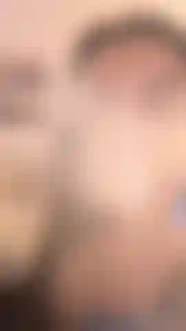 Imagina ese humo cálido recorriendo tu piel mientras sigo sin parardesbloquea el video completo y déjame fumar para ti todo el tiempo que quieras 🔓 (versión vape).