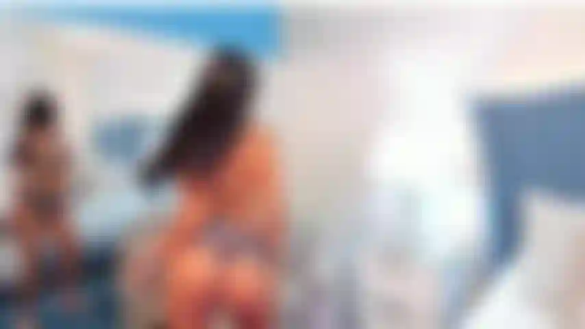 Mi coño está tan mojado mientras tu polla está en lo profundo de mi garganta y mi coño palpita por correrse.