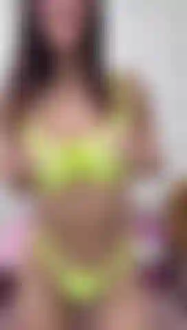 Jugar con mis tetas y hacer pajas con las tetas me pone muy cachonda, pero montarte es mi parte favorita de este vídeo, estaba muy cachonda y mojada.