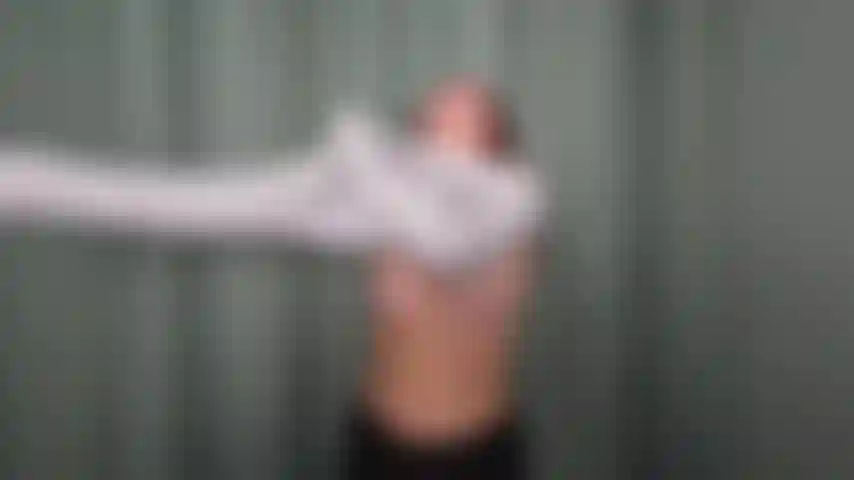 No nut november - provocándote mientras me pruebo diferentes camisetas, mostrando mis tetas, pezones y axilas peludas, versión nsfw.