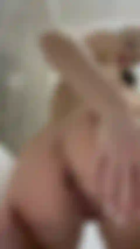 Montando en la bañera, ¡mírame desde abajo!