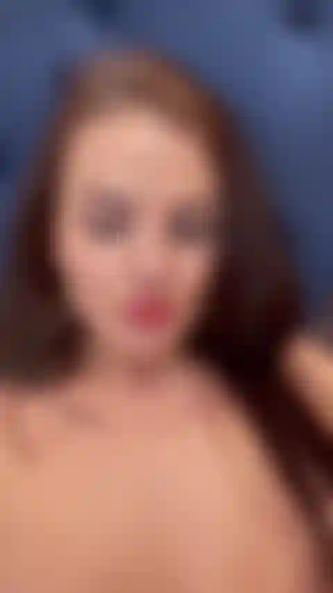 Vista de cerca jugando con mi apretado coño.