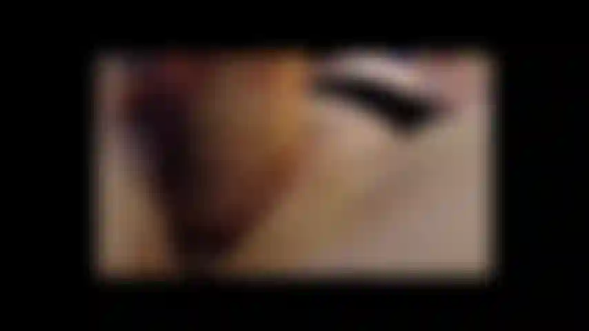 Cremita blanca gruesa depositó un clip de un video más largo.