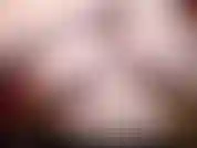 Deepthoat ojos a cámara con desnudez.