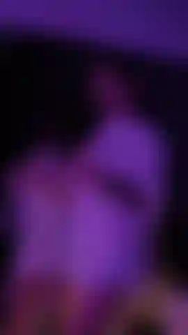 Boom-boom, ¡movimientos sexys en tu camisa! : P.