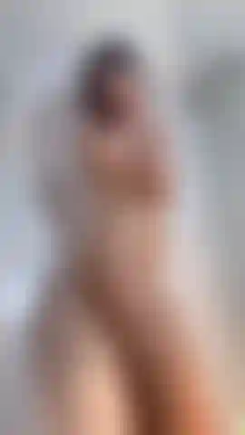 ¡Nada como una mamada en la ducha! Mira mi cuerpo mojado y mi boca llena... Desnuda y traviesa ♥.