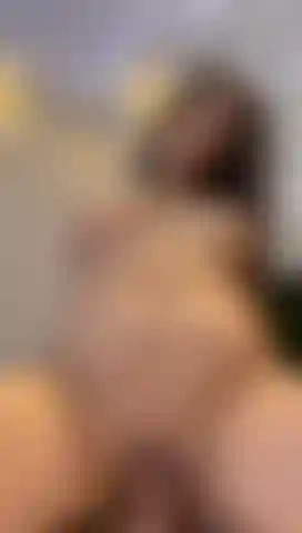 Monto polla grande, sacudo las tetas.