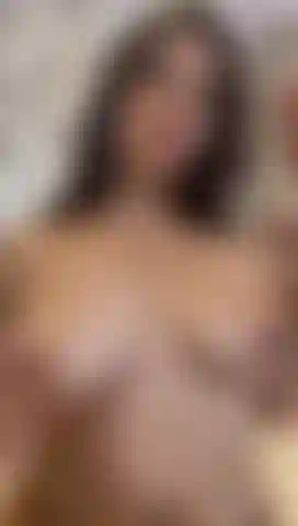 Saboreo tetas mamada descuidada.