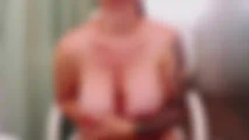 Autofollada de tetas.