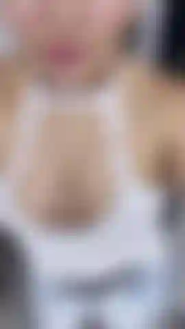 walking a little without a bra... why does everyone see my breasts?