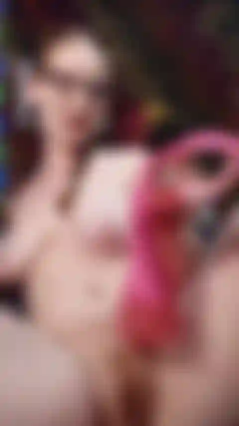 Huelo mis bragas y me corro en los calcetines.