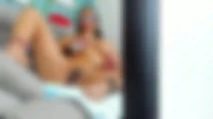 Me excita verme follando en el espejo.