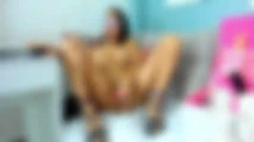 Creo que soy la chica más caliente que puedes ver aquí.