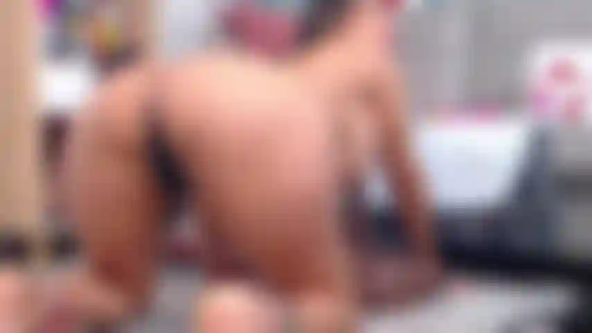 Te chupo la polla y termino encima de ella!