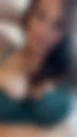 Video primer plano de mis tetas y pezones grandes que están muy duros.