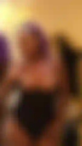 Let yourself be seduced by this ebony girl!