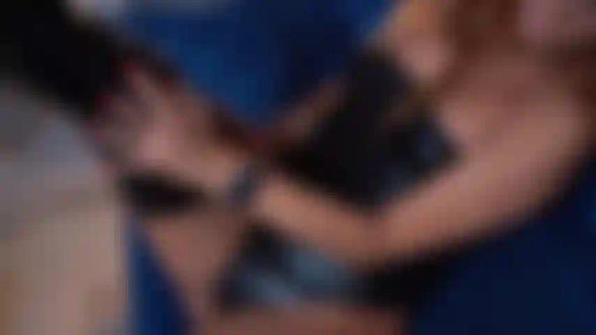 Tu diosa con botas largas de látex.