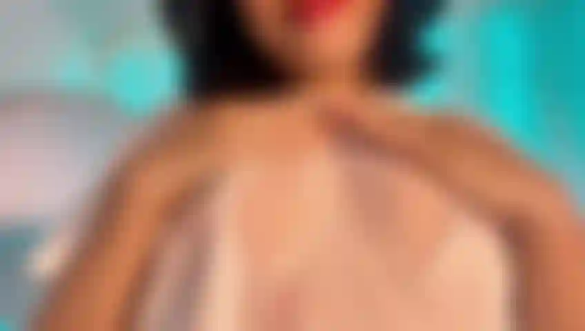 Camiseta mojada tetas pequeñas.