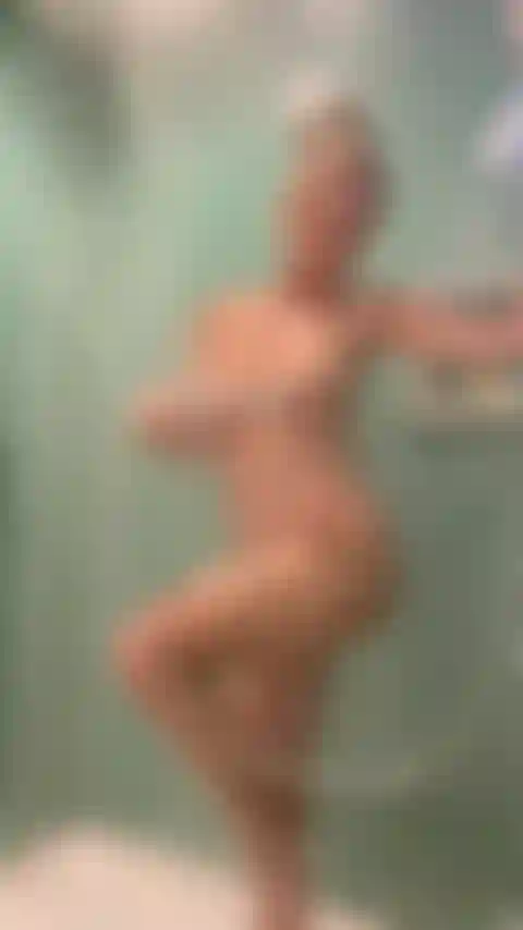 Ven a darte una ducha caliente conmigo.