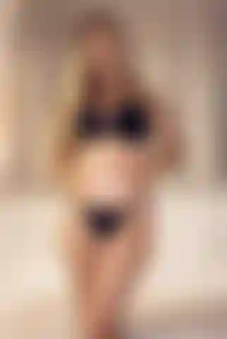 Mi panza de embarazada de 5 meses :).