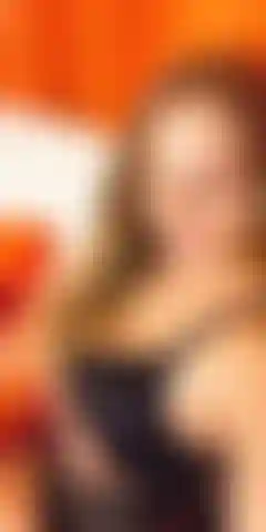 Los primeros planos de anita dark, dedos en el coño y charlas sucias.