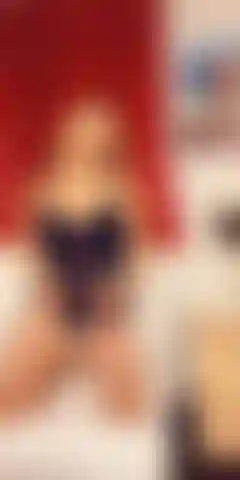 Anita dark, la puta y los pies apretados de anita dark.