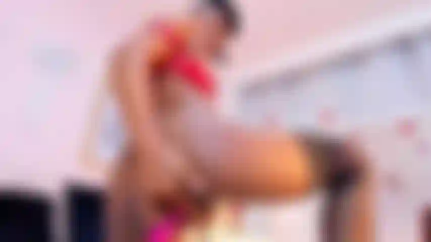 Ven y correte en mis dos agujeros, ano y coñito muy salivado y monta rapido dildo.