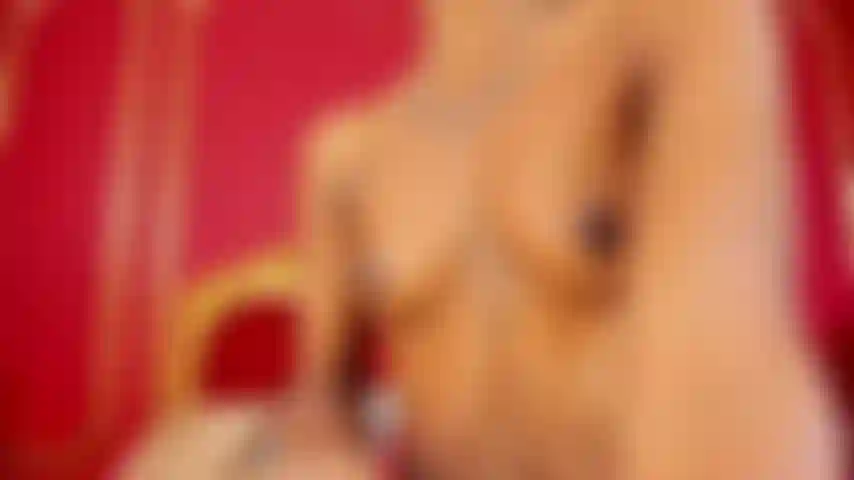 Chupando y follando dildo clítoris caliente.