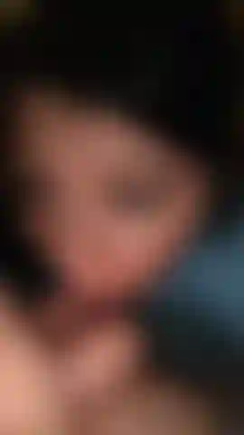 Deslizando mi suave lengua sobre tu dura polla y tus pelotas.