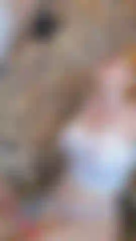 Pov: necesitas irte al trabajo, pero tu cachonda esposa pelirroja de tetas enormes te convence de quedarte con ella... Mamadas, juego de pies, provocación, cabalgar y estilo perrito con una corrida.