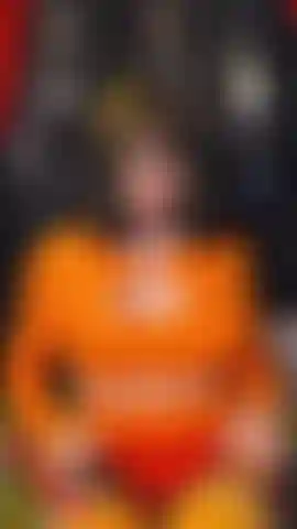 Pov: velma quiere que te masturbes la polla para ella... Cosplay/pov/roleplay. Velma no está contenta de que fred siempre quiera irse con daphne. Ella propone un juego mutuo en la parte trasera de la máquina del misterio, bajo su dirección.