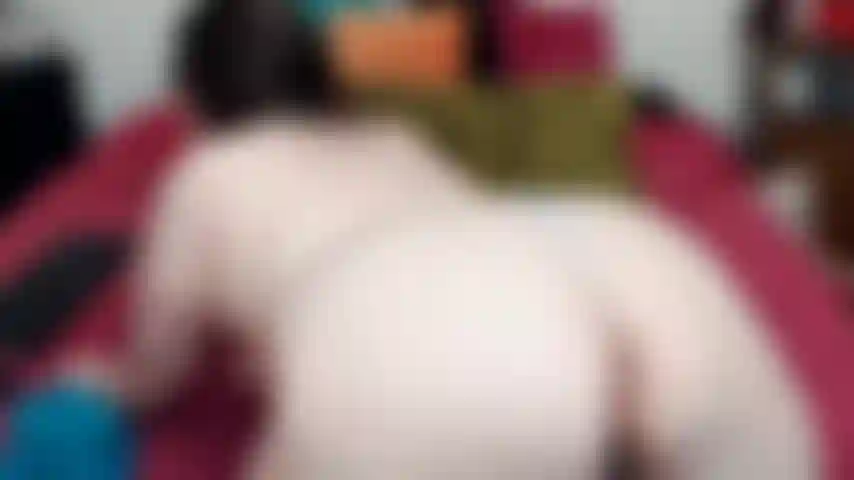 Twerking lento en topless