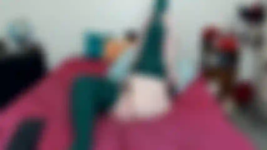 Calcetines verdes hasta el muslo *sin sonido*.