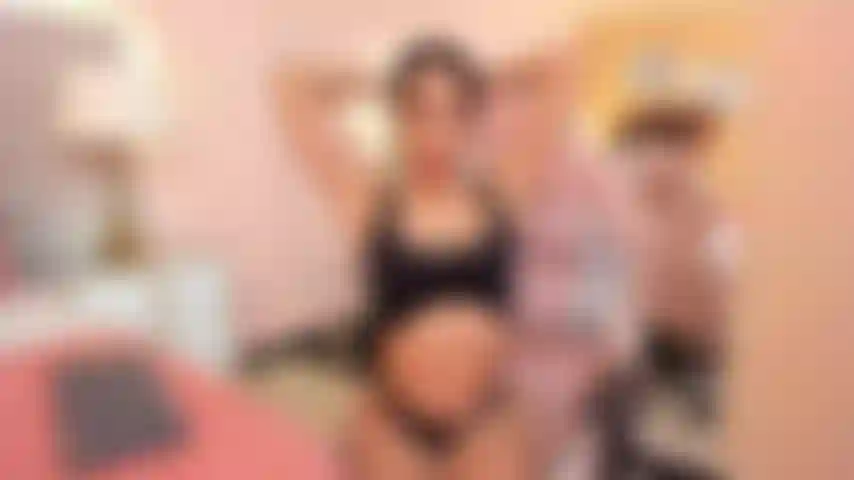 Dedos en mi estrecho coño.