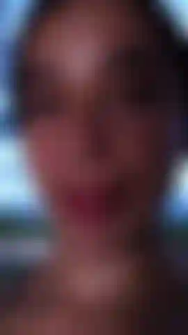 My body shines in oil, each caress slips on my curves, my hands play with my tits while I played slowly ...